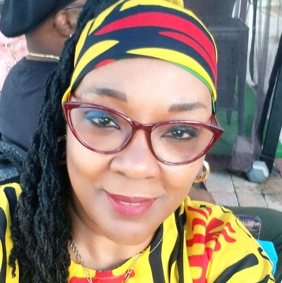 Meet your Posher, Tina - Picture 1 of 1